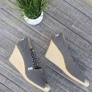 Tom's Classic Peep Toe Wedge